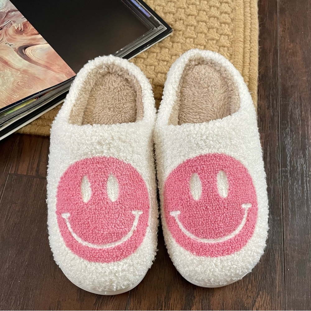 PINK! Womens Smiley Face Indoor Slippers/Comfy & Cozy slipper/Christmas Gift